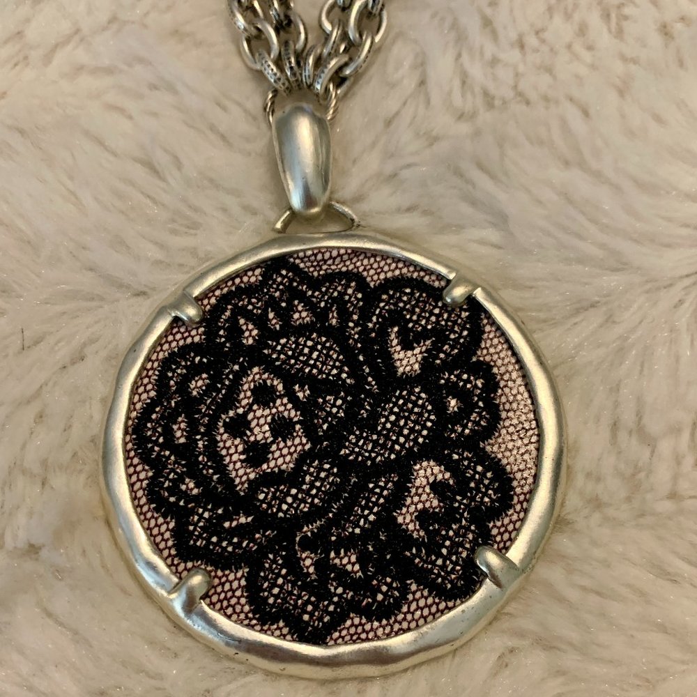 NWT Patricia Nash Silver Pendant Necklace